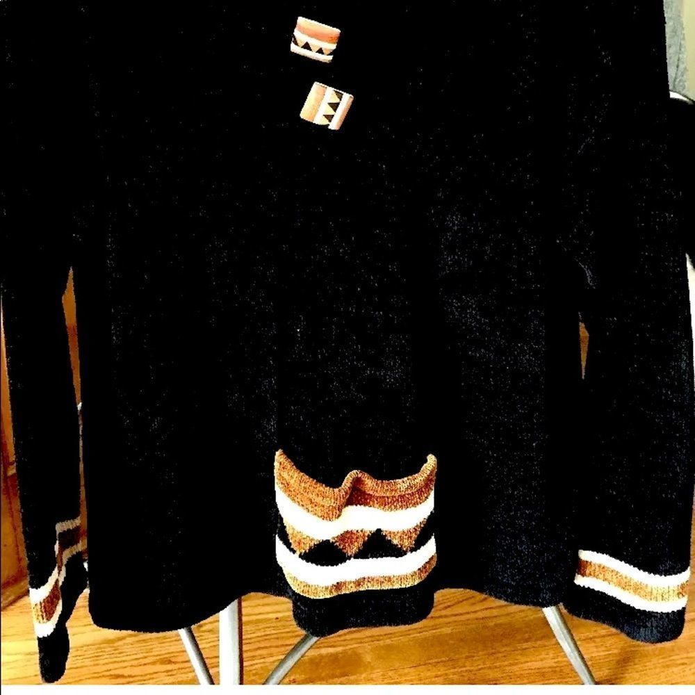 Artisan small black sweater